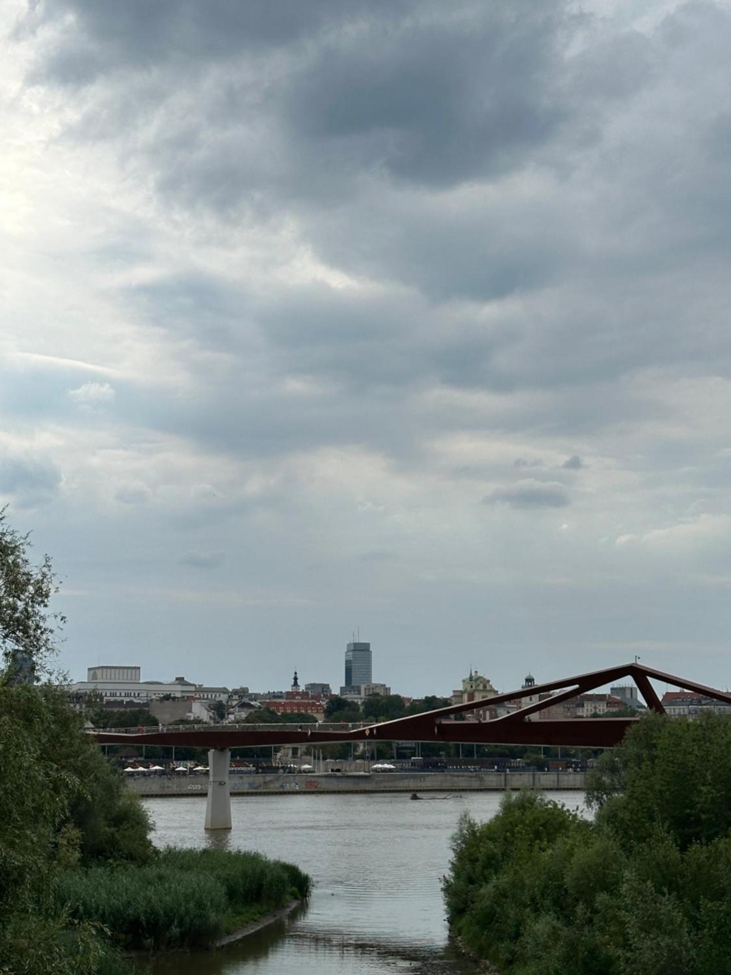 Apartament By The River In